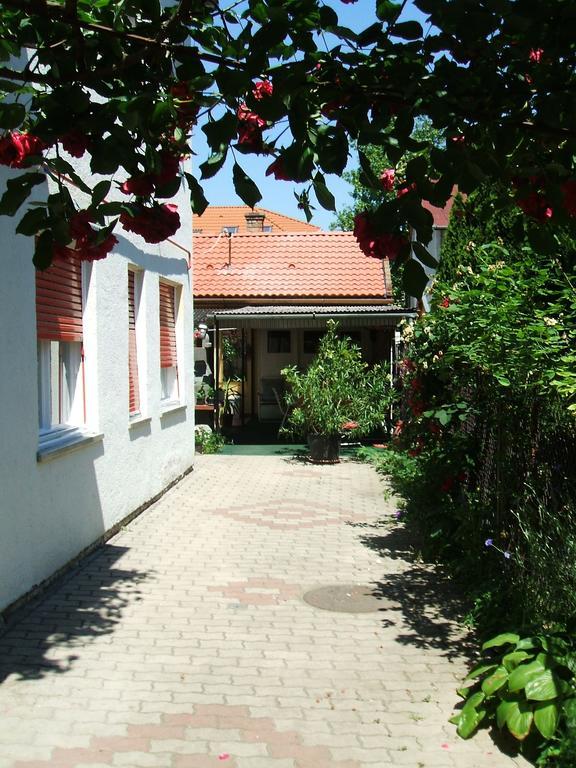 Otis Vendeghaz Apartment Siofok Exterior photo