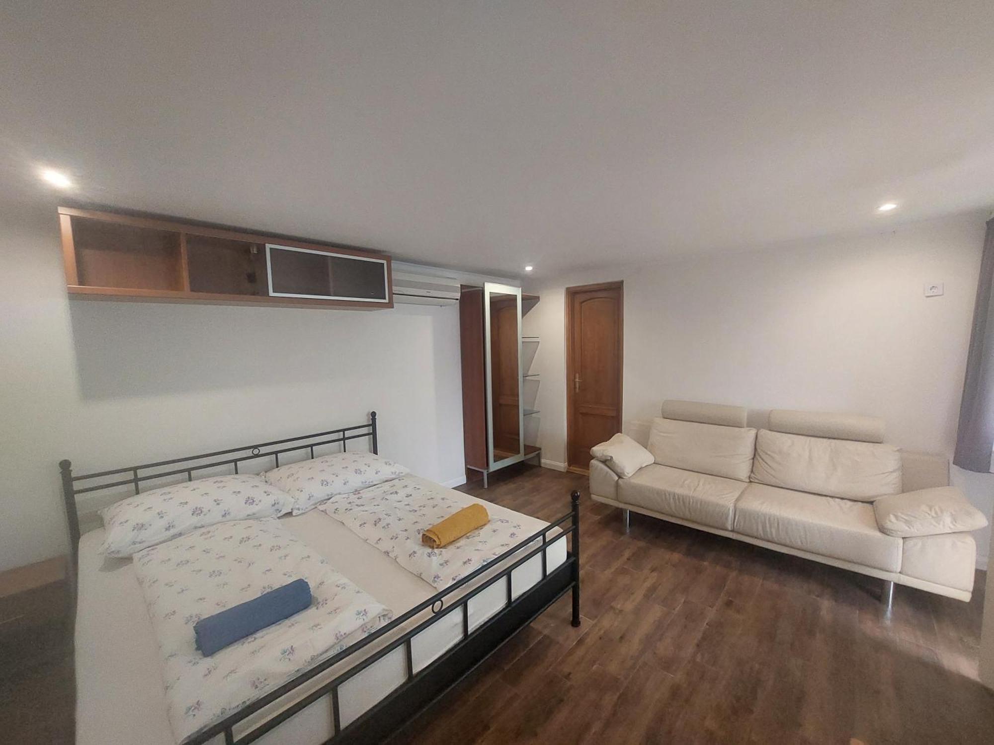 Otis Vendeghaz Apartment Siofok Exterior photo