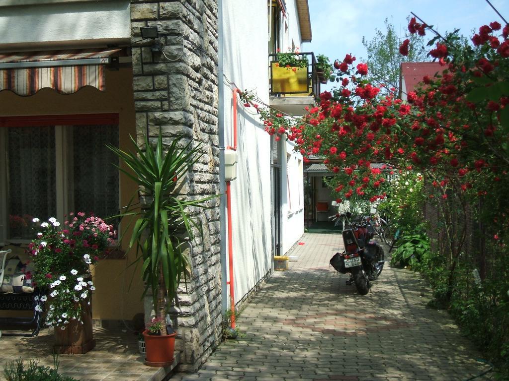 Otis Vendeghaz Apartment Siofok Exterior photo